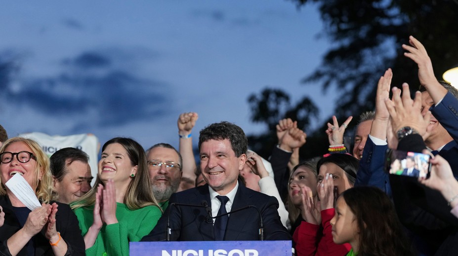 Prekvapenie v Rumunsku: Voľby vyhral proeurópsky kandidát. Jeho súper to spochybňuje