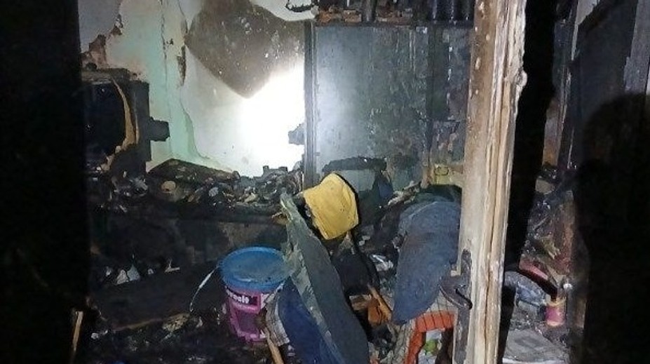 Pri požiari bytu vo Vranove nad Topľou prišla o život jedna osoba