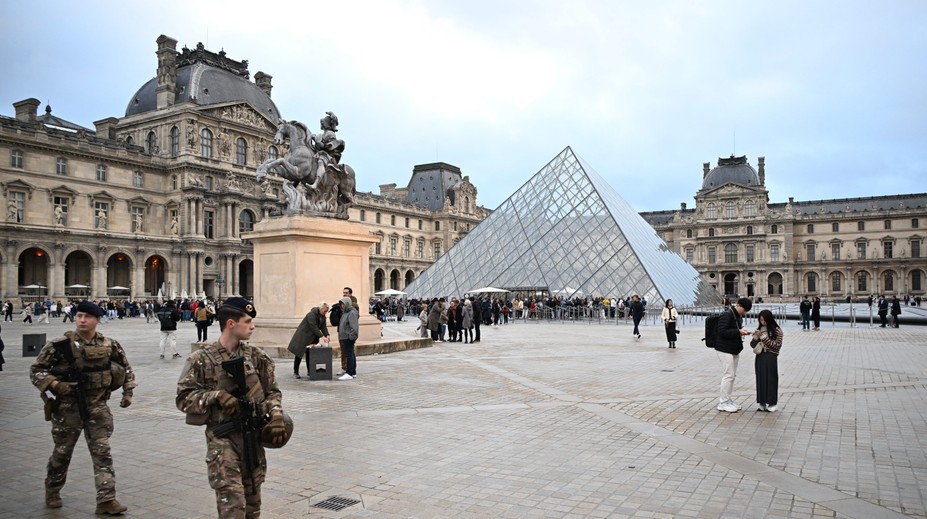 Ďalší malér v Louvri. Únik vody poškodil stovky kníh v oddelení egyptských starožitností