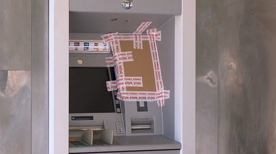 Zrejme zbabraná krádež bankomatu na východe Slovenska. Páchatelia po sebe zanechali stopy