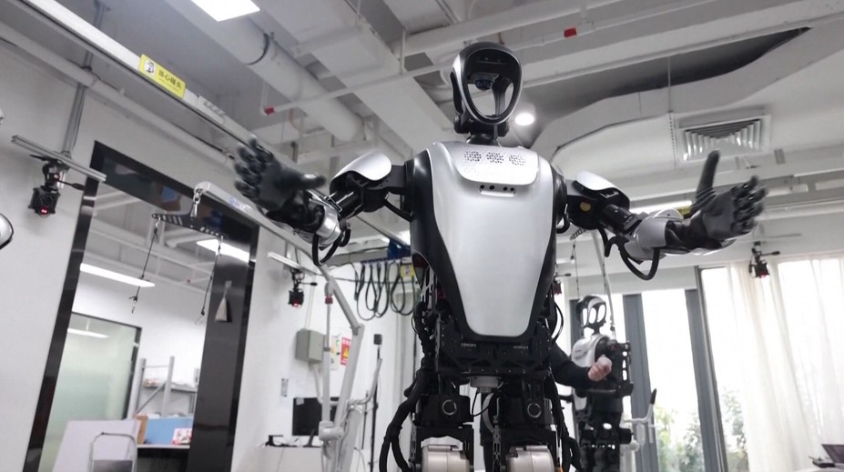 Továreň v Číne spustila masovú výrobu humanoidov. Zákazky sa im len tak hrnú