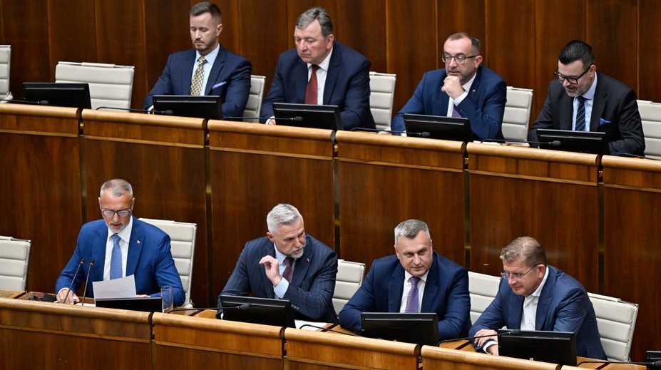 V parlamente sa začalo rokovanie o dôvere Ficovej vlády. Koalícia skrátila rozpravu