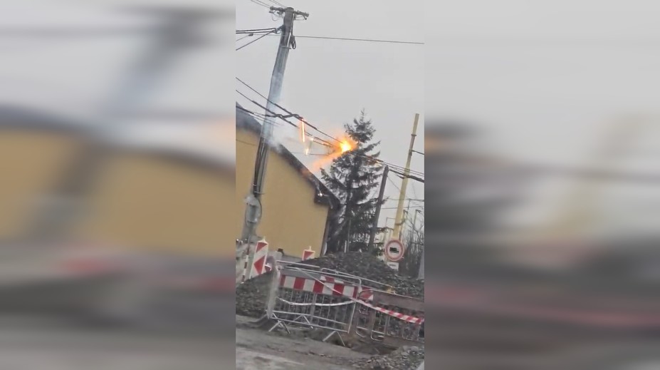 VIDEO: Ojedinelá porucha v Prešove. Trolejové vedenie sa vznietilo
