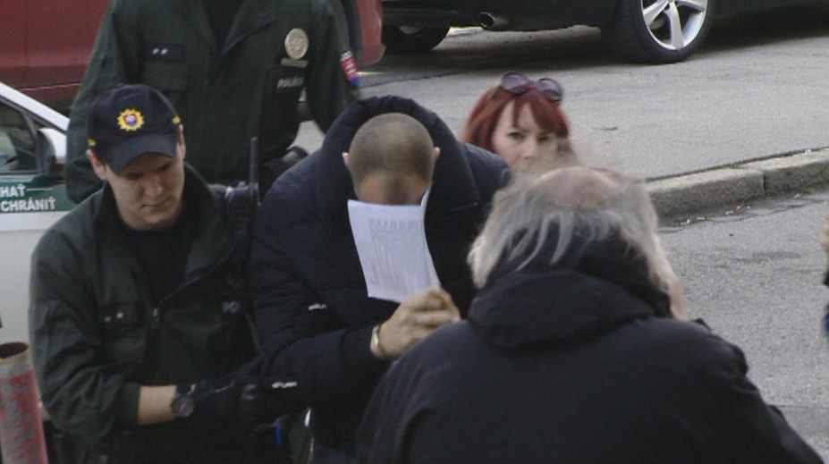 Fekálny fantóm je na slobode! Celebritný fitnestréner trávil Vianoce doma