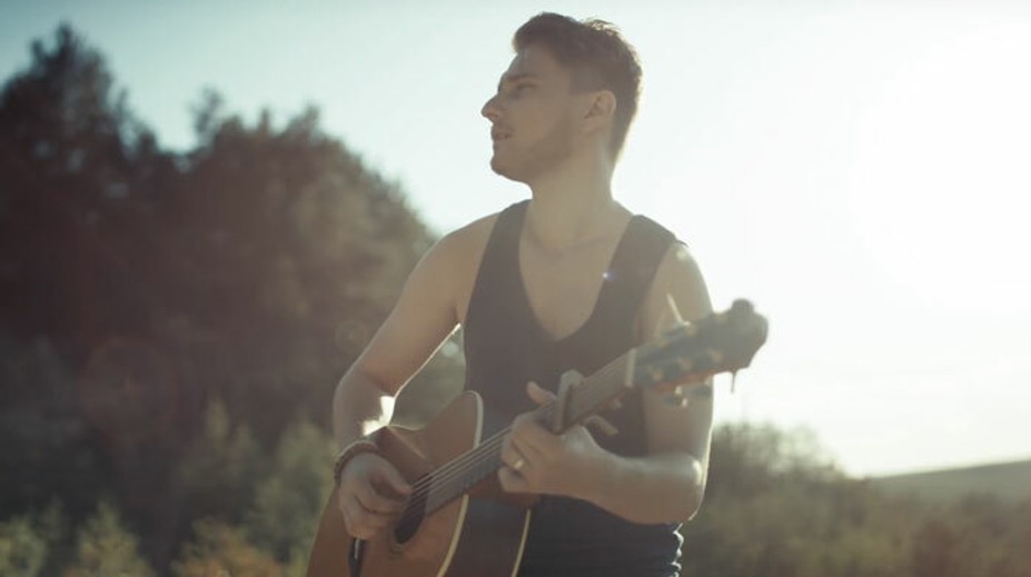 Tomáš Buranovský zo SuperStar: Nová tvorba je predurčená na úspech