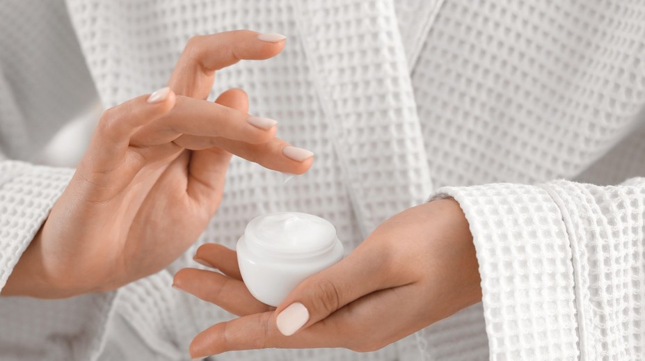 Kozmetický gigant sťahuje z predaja obľúbený pleťový krém. Môže obsahovať látku, ktorá spôsobuje rakovinu
