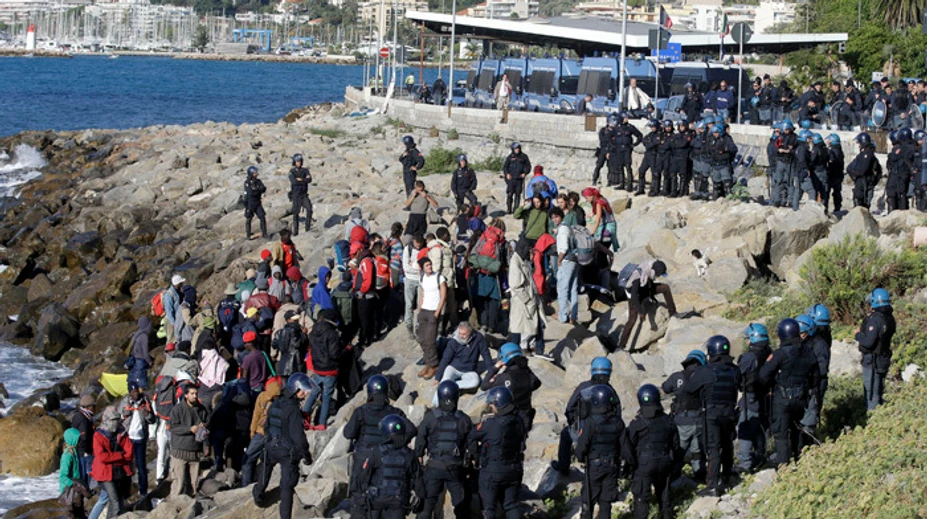 Taliani zlikvidovali neoficiálny tábor migrantov pri hraniciach s Francúzskom