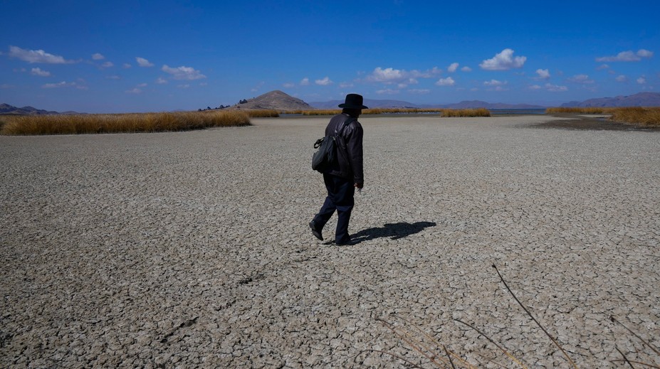 FOTO: Jedno z najpopulárnejších jazier sveta vysychá. Hladina klesla pod kritickú úroveň