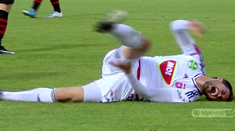 VIDEO: Trápne divadlo v Maďarsku. Zo srbského futbalistu sa smeje celý svet