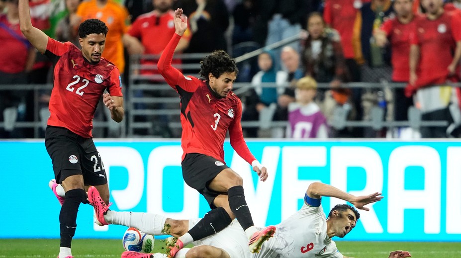 Egypt sa raduje z postupu, no škvrnou je zranenie najväčšej hviezdy. Irán musí čakať na vývoj skupín