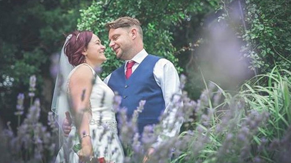 Tragédia len niekoľko hodín po svadbe. Nevesta našla svojho manžela mŕtveho