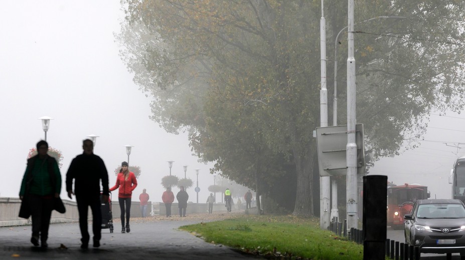 Parlament schválil novelu, ktorou sa stanoví rýchlosť chôdze. Má sa tým zvýšiť bezpečnosť na chodníkoch