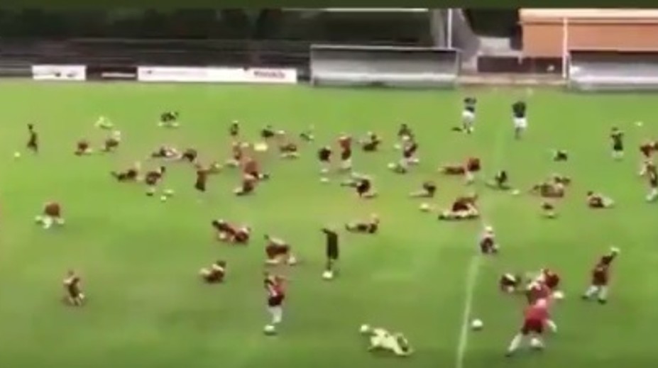 VIDEO: Neymarova popularita rastie. Z jeho simulovania si už uťahujú aj malé deti