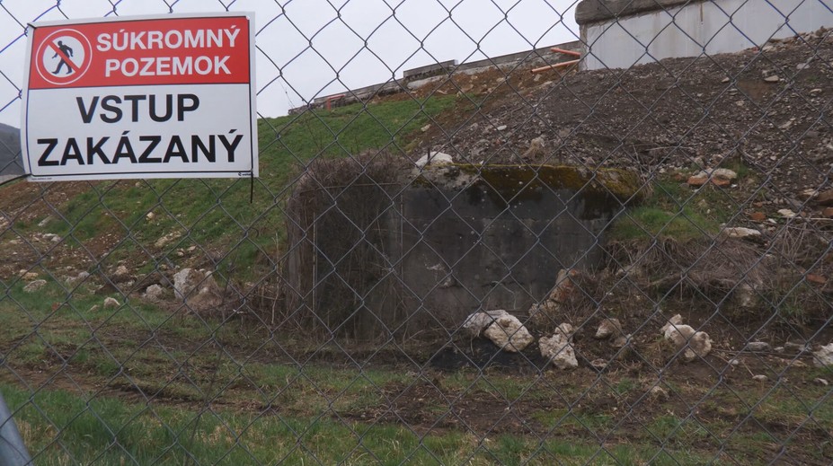 Youtuberi prenikli hlboko do zbrojovky v Dubnici nad Váhom. Vnútri boli takmer šesť hodín