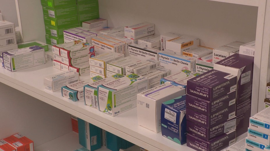 Budú stáť lieky pre seniorov či zdravotne znevýhodnených viac? Štát by mohol zvažovať zásah do doplatkov