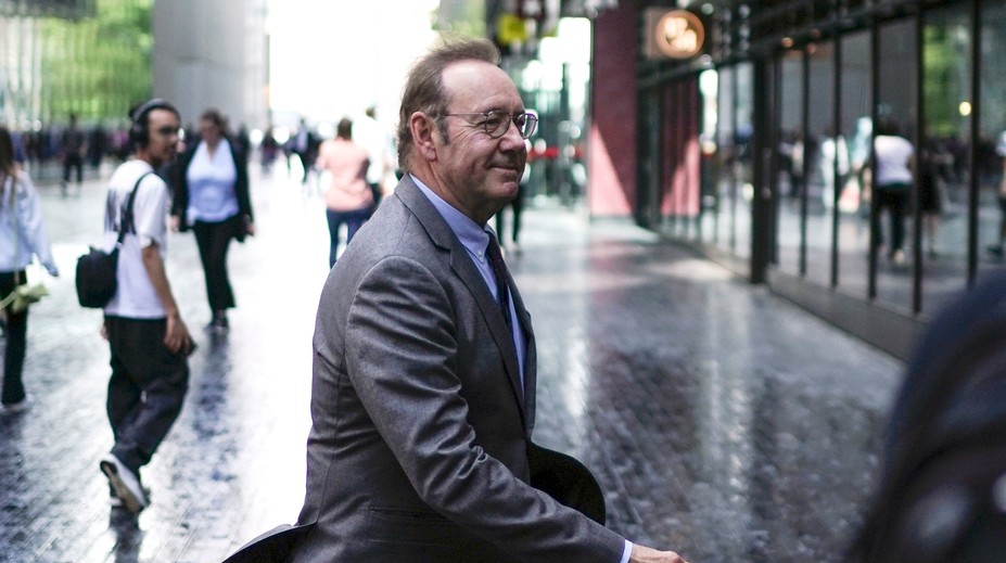 Kevina Spaceyho uznali v prípade sexuálneho obťažovania za nevinného