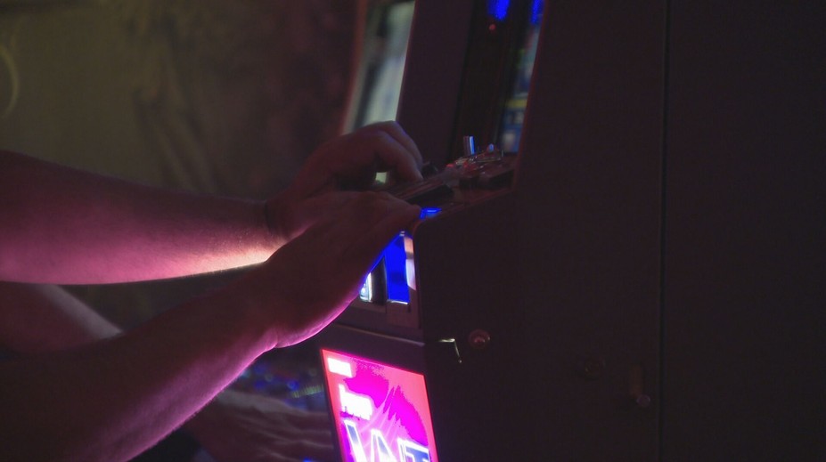 Začalo to nevinne, skončil ako závislý. Novela zákona o hazarde takýmto ľuďom nepomôže, hovorí abstinujúci gambler