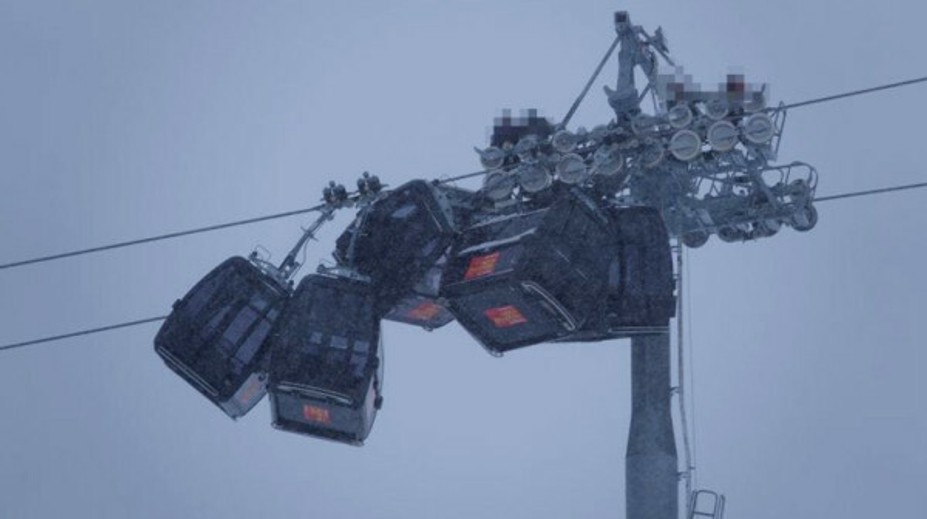 Desivý zážitok na horách: Na lanovke sa zrazilo päť kabínok