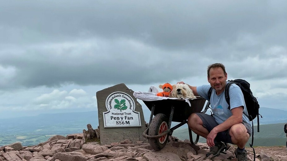 Posledný spoločný výlet s milovaným psom: Muž zverejnil dojímavé zábery s umierajúcim Montym