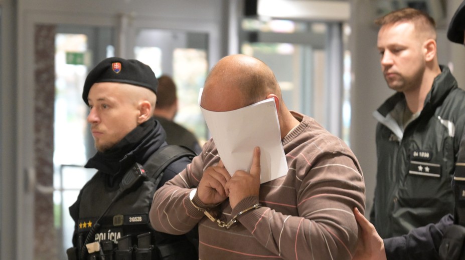 Košickí expolicajti priznali, že na smrť zbili muža bez domova. Súd im za to skrátil výkon trestu na tretinu