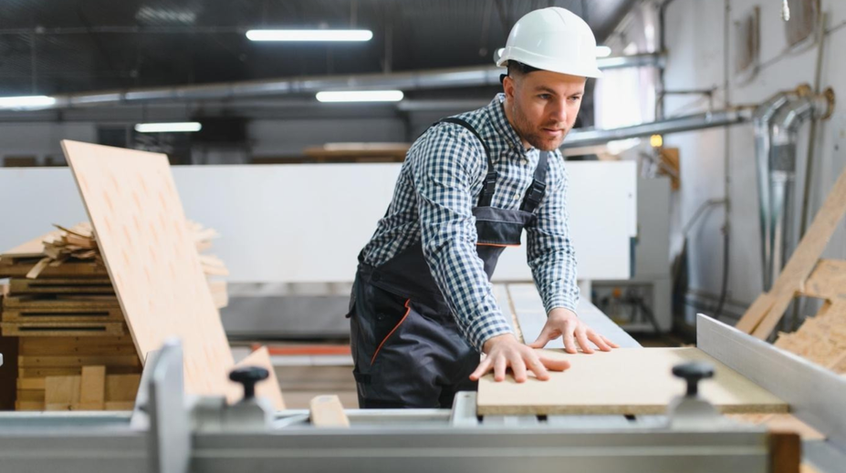 Moderné technológie v drevárskej výrobe: od formátovacej píly po CNC