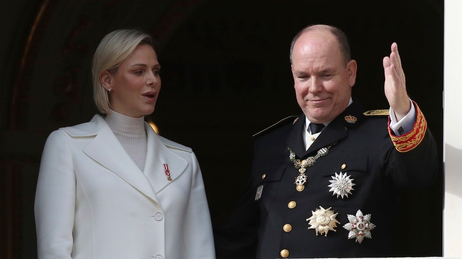 Monacké knieža Albert II. je prvým šľachticom, ktorý sa nakazil koronavírusom