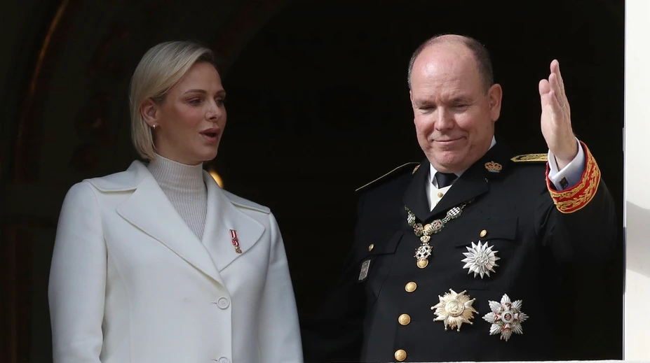 Monacké knieža Albert II. je prvým šľachticom, ktorý sa nakazil koronavírusom