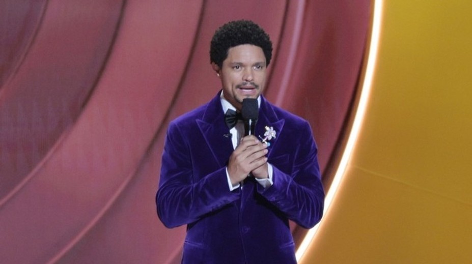 Trumpa rozzúril vtip o Epsteinovom ostrove, moderátorovi cien Grammy sa vyhráža žalobou