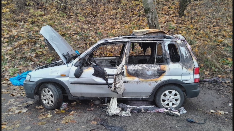 V odstavenom aute v Trnave našli obhorené telo muža. Polícia pracuje s viacerými variantmi