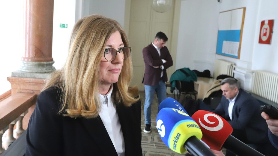 Polícia mala obviniť exministerku a vládnu političku
