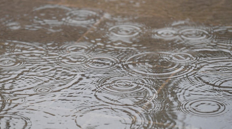 Obrat o 180 stupňov. Slnko vystriedajú búrky a prepad teplôt, niekde aj sneženie