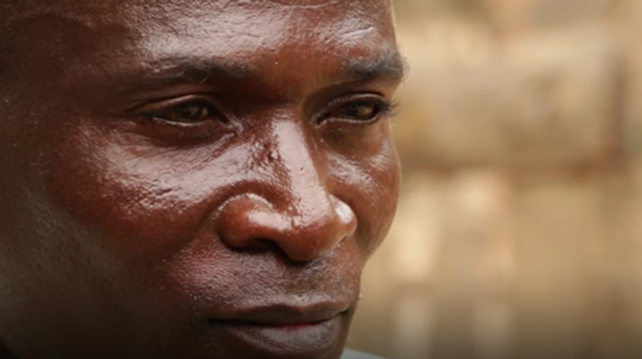 Zaúča 12-ročné dievčatá do sexuálneho života. Otrasný rituál v Afrike