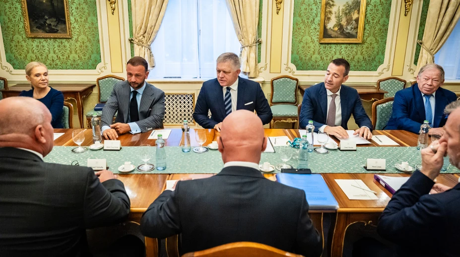 Premiér Fico preberá iniciatívu pri jadrovej elektrárni. Stretol sa s akcionármi