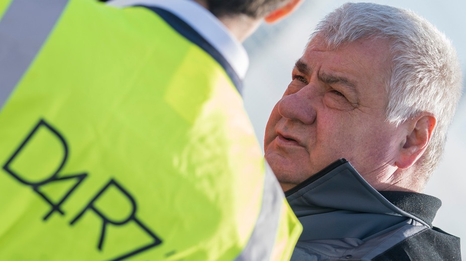 Minister dopravy chcel diaľničné známky zdražovať, so zrušením nesúhlasí