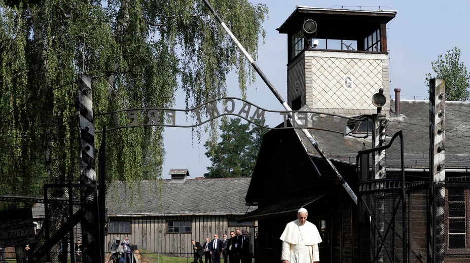 Pápež navštívil Osvienčim. Miesto, kde často iba viera pomohla prežiť