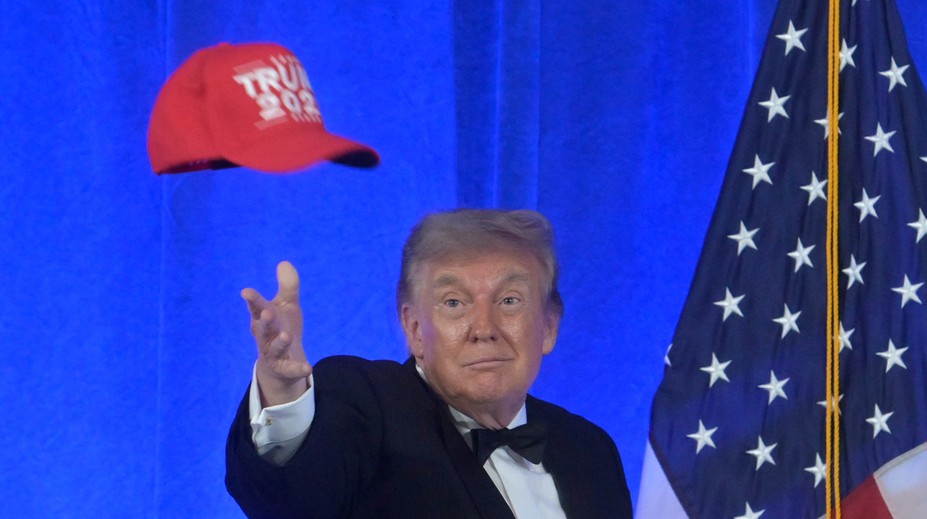 Trump sa opäť zúčastnil večere, kde sa naposledy strieľalo. Šou musí pokračovať, odkázal