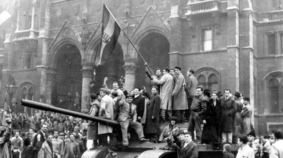 Moskva označila maďarskú revolúciu z roku 1956 za pogrom, Budapešť to pobúrilo