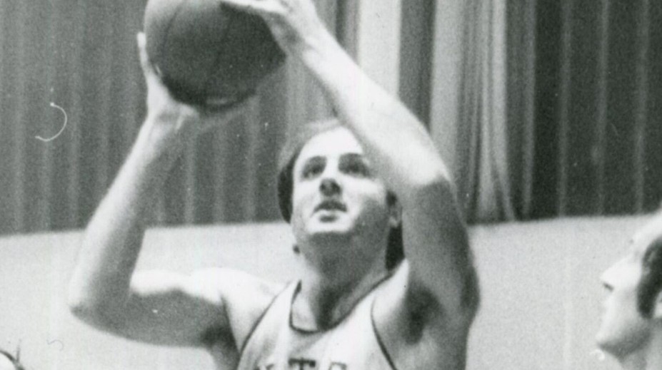 V slávnej ére vybojoval Interu historicky prvý titul majstra Československa. Zomrel Marian Kotleba