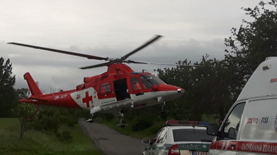 Kuriózna nehoda. Pomoc nakoniec nepotrebovala pacientka, ale posádka vrtuľníka