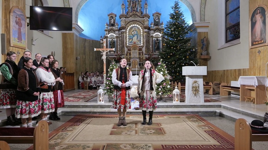 Kroje, spev a tradičné vinše. Na polnočnej omši na Orave sme zažili pravé slovenské Vianoce