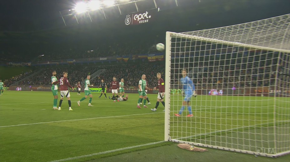 VIDEO: Sporné verdikty rozhodcov riešia aj v Česku. Experti sa s vysvetlením arbitra nestotožňujú