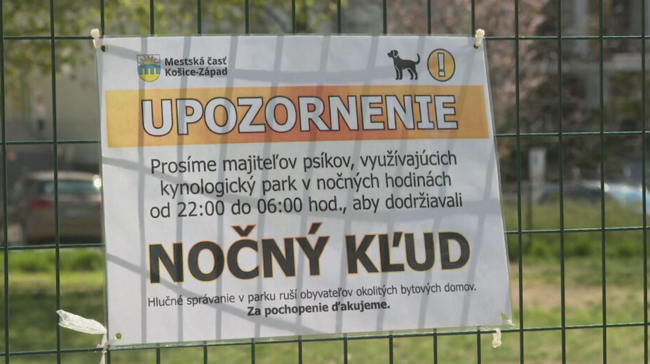 Košice zavádzajú regulácie pre psíčkarov. Nočný pokoj na venčoviskách bude kontrolovať polícia