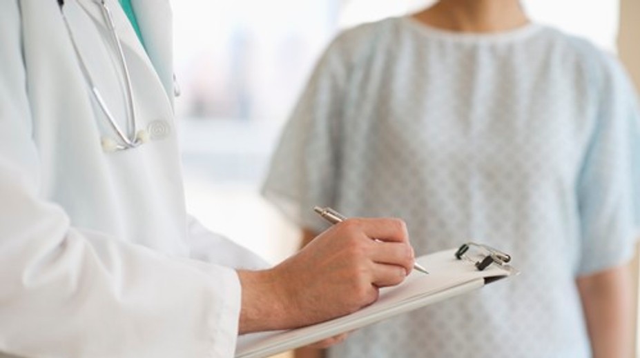 Rakovina často nebolí. Onkológ upozorňuje na nenápadné signály, ktoré ľudia prehliadajú