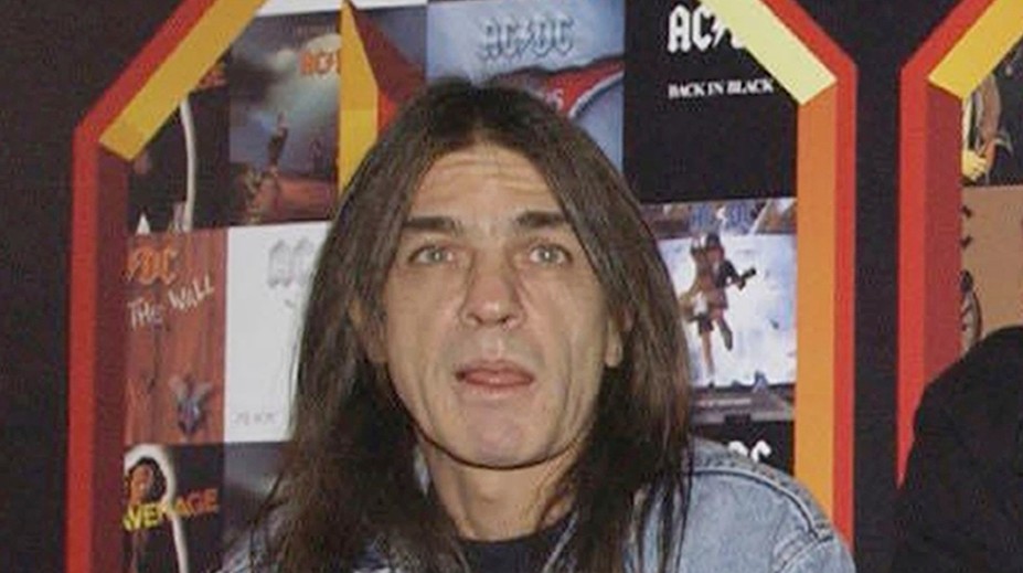 Zomrel gitarista a spoluzakladateľ AC/DC Malcolm Young