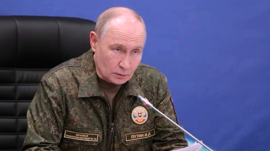 Putinovo Rusko má tak málo benzínu, že v Novosibirskej oblasti ľuďom radí nejazdiť autom. Firmy vyzýva na prácu z domu