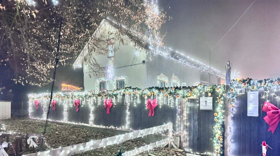 FOTO: Rekord, ktorý len tak niekto neprekoná. Petra a Tomáš zdobili svoj dom od septembra