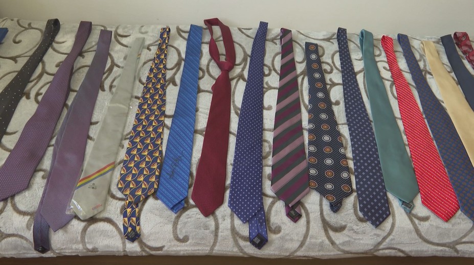 Jednu má aj od Trumpa. Peter zbiera kravaty svetových lídrov, jeho zbierka je unikát