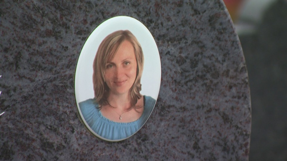 Mária porodila synčeka v slovenskej nemocnici a po 26 dňoch vykrvácala. Príčinu odhalili znalci, pôrodník sa obhajuje