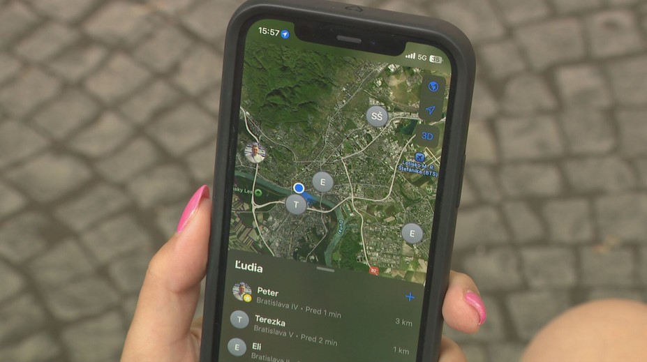 Polohu si zdieľajú aj rodiny aj páry. Psychológovia varujú pred rizikami