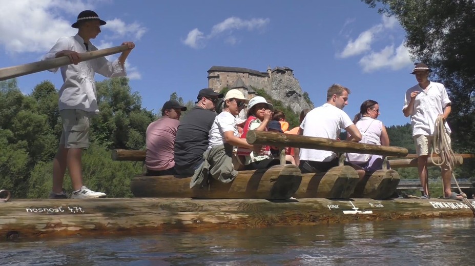 Drevo, soľ a dnes turisti. Pltníctvo pod Oravským hradom je unikátny zážitok, ktorý dýcha históriou aj remeslom